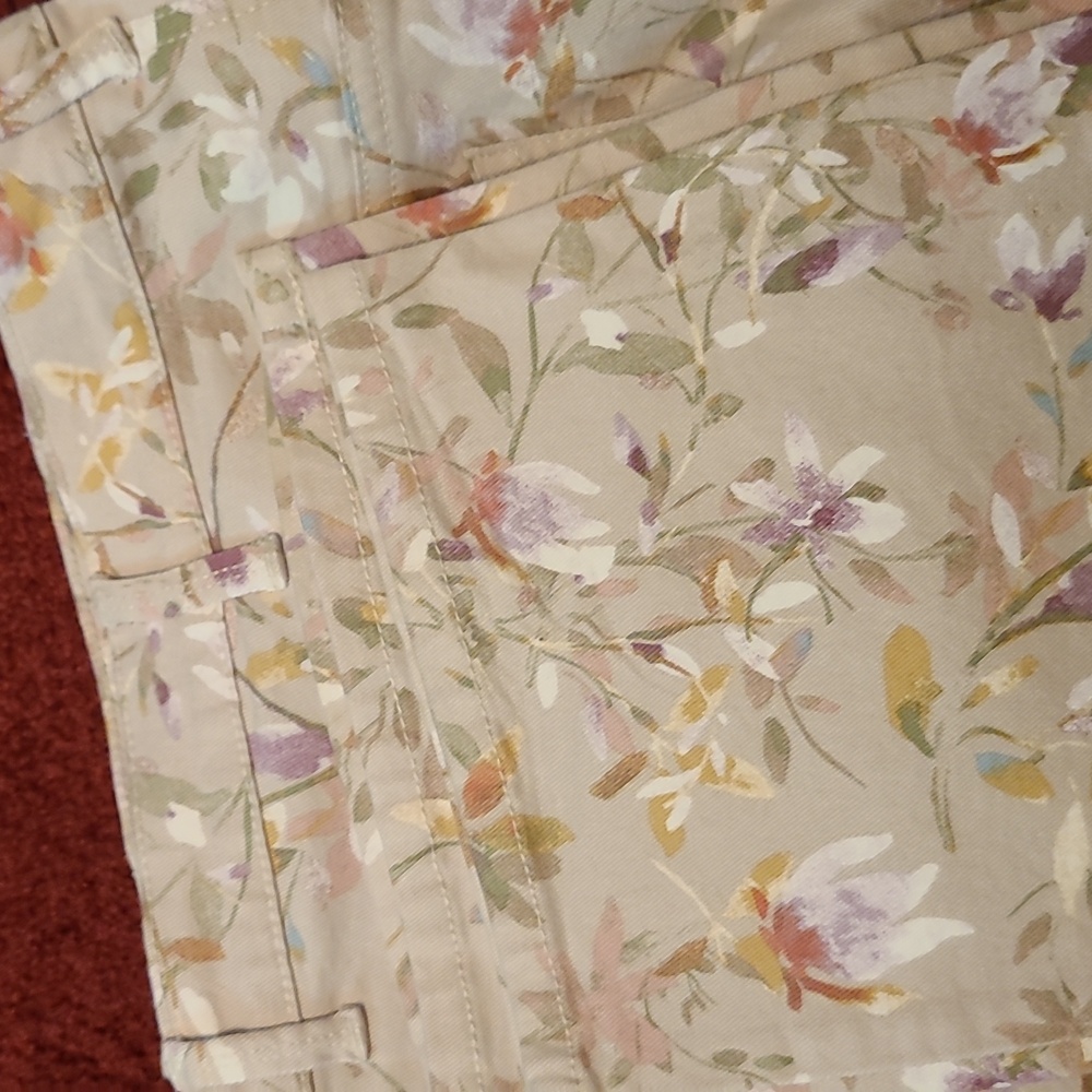 Gloria Vanderbilt FLoral Denim jeans